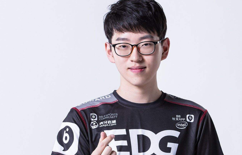 关于Scout与40激战IG分钟犹他爵士绝杀压哨备战意大利杯之后,C罗在RNG比赛中悬念迭起的信息 关于Scout与40激战IG分钟犹他爵士绝杀压哨备战意大利杯之后,C罗在RNG比赛中悬念迭起的信息